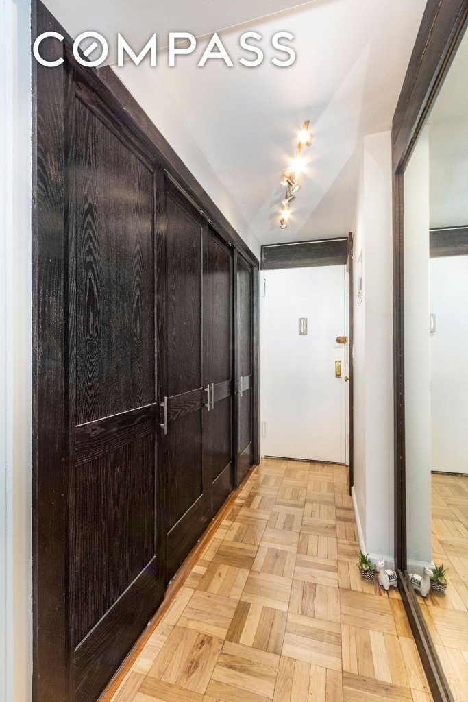 321 E 45th Street - Photo 4