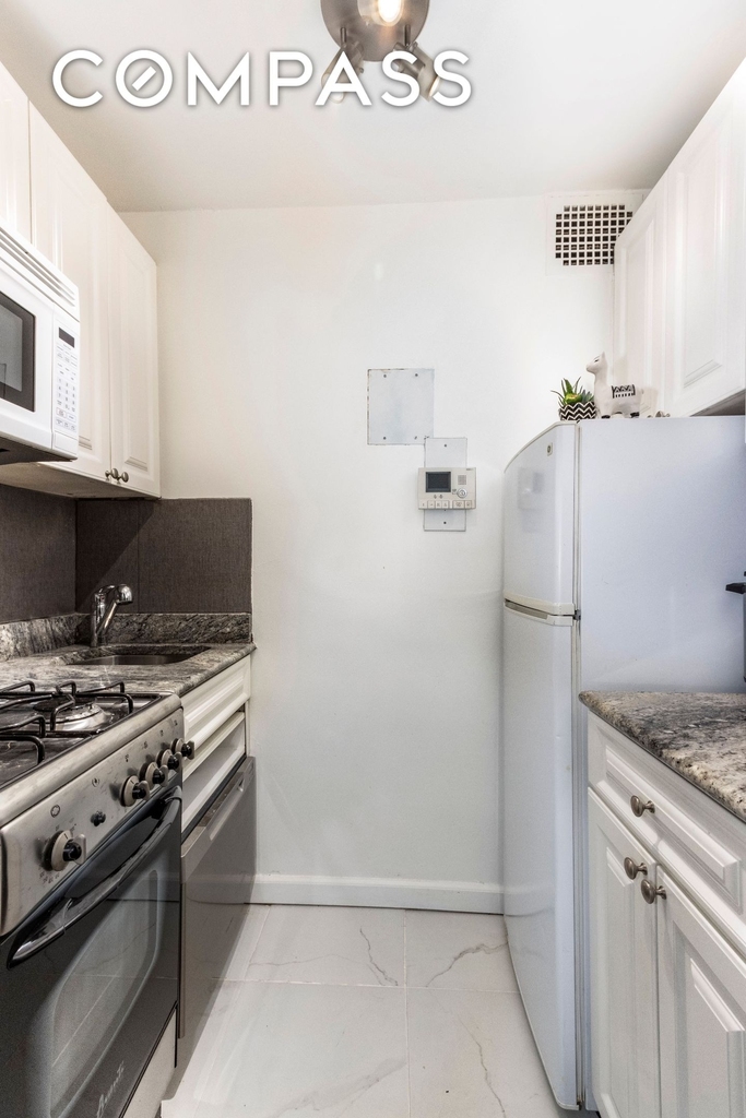 321 E 45th Street - Photo 3