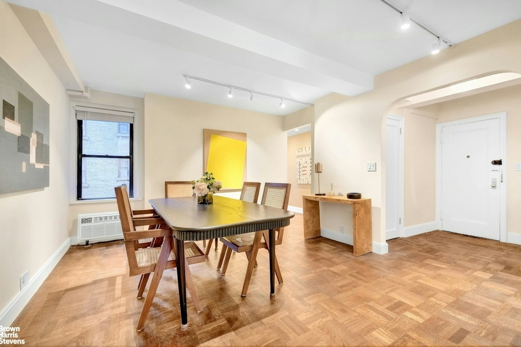 226 E 12th Street - Photo 0
