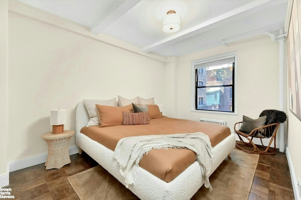 226 E 12th Street - Photo 2