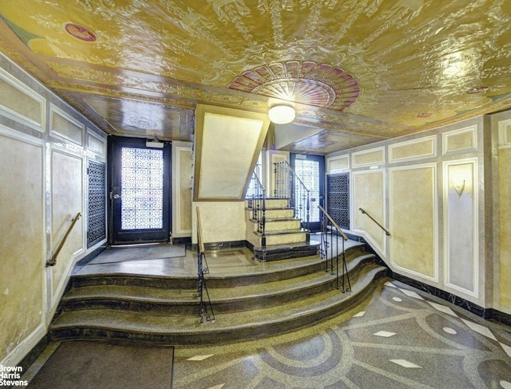 226 E 12th Street - Photo 7