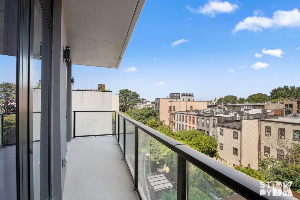 825 Dekalb Avenue - Photo 2