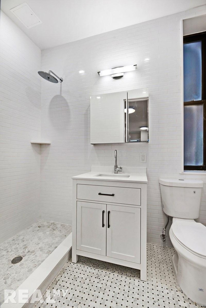 W 45th St - Photo 4