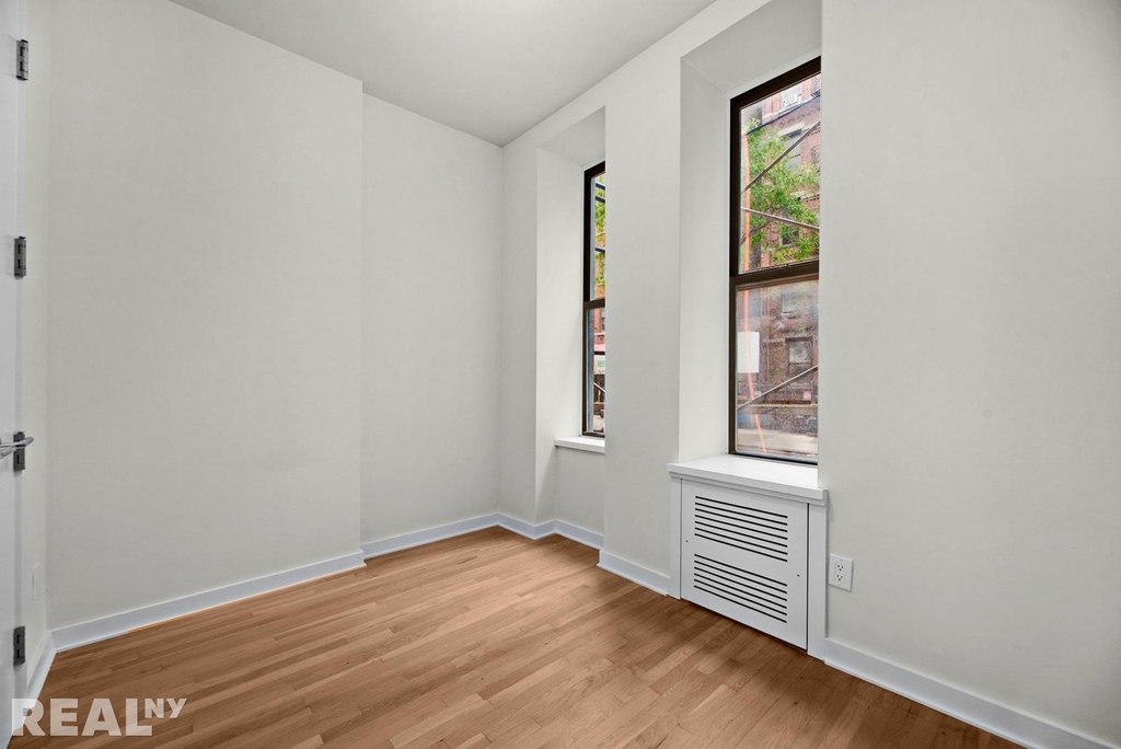 W 45th St - Photo 2
