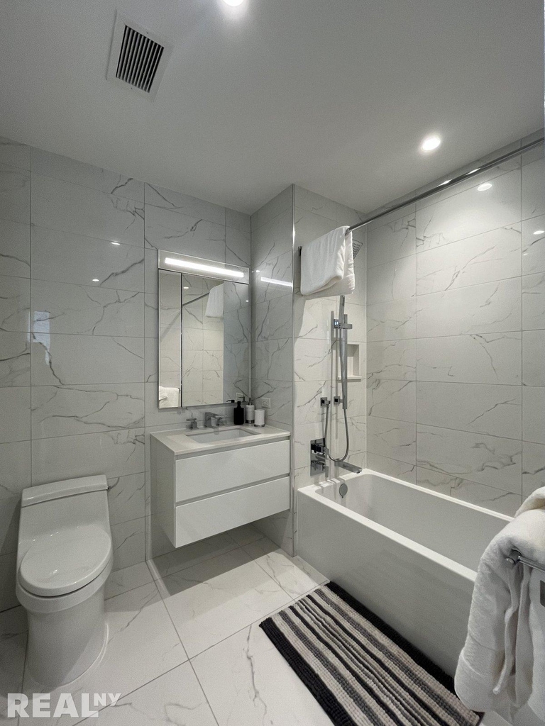 East 44th Street - Photo 5