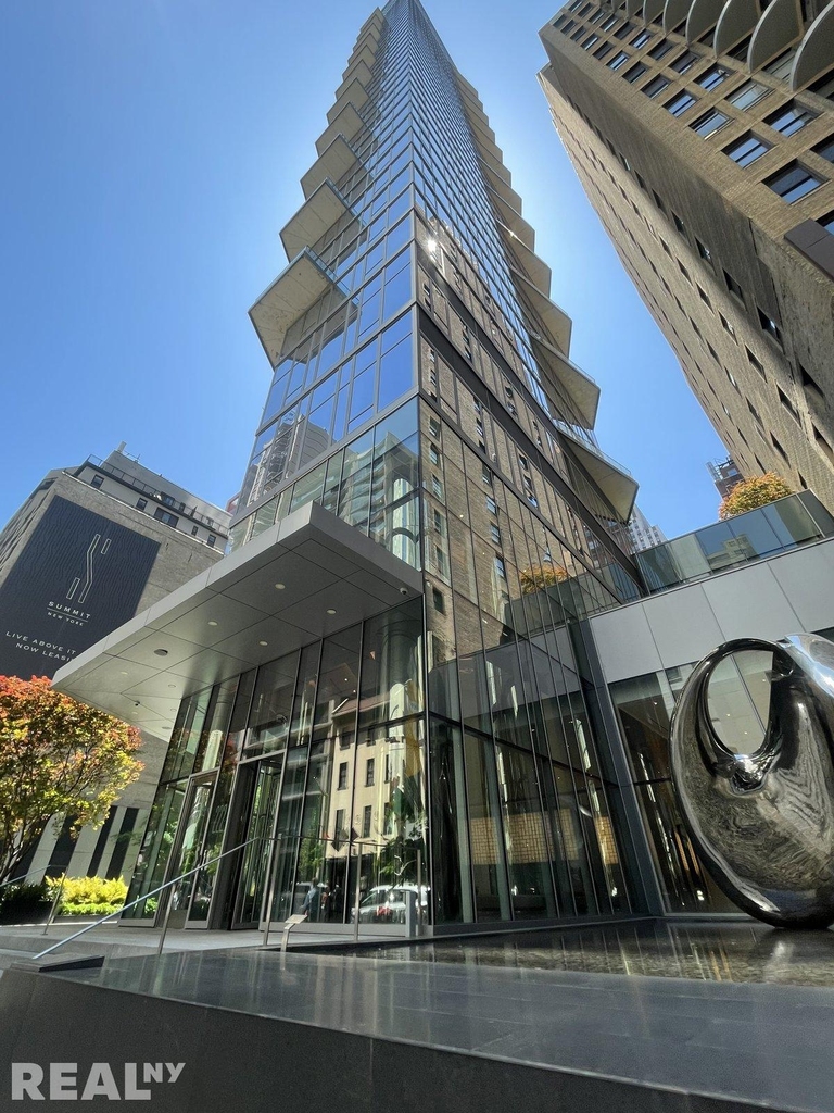 East 44th Street - Photo 6