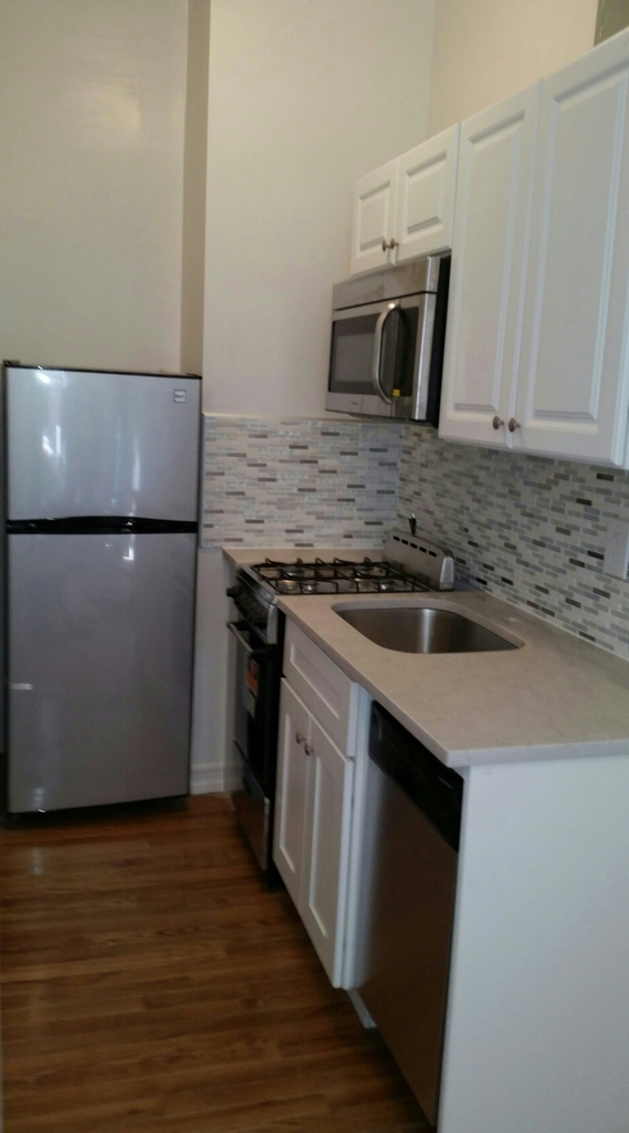 August 1st Move In - East Village East 6th St/Ave D - Photo 16