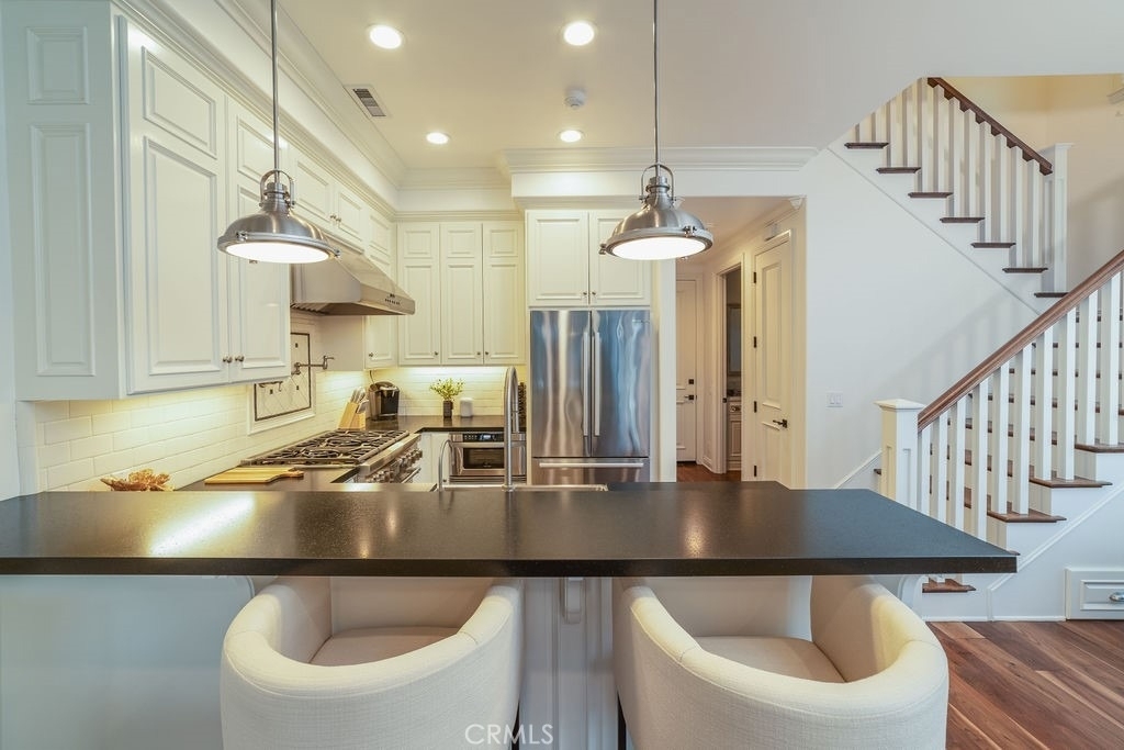 700 Acacia Avenue - Photo 12