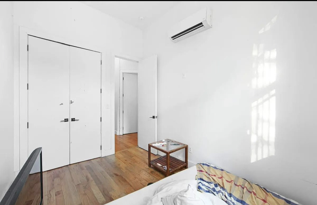 483 Evergreen Avenue - Photo 4