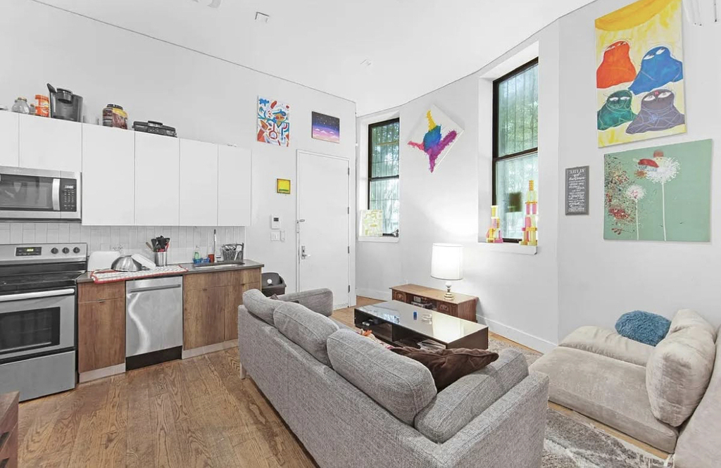 483 Evergreen Avenue - Photo 1