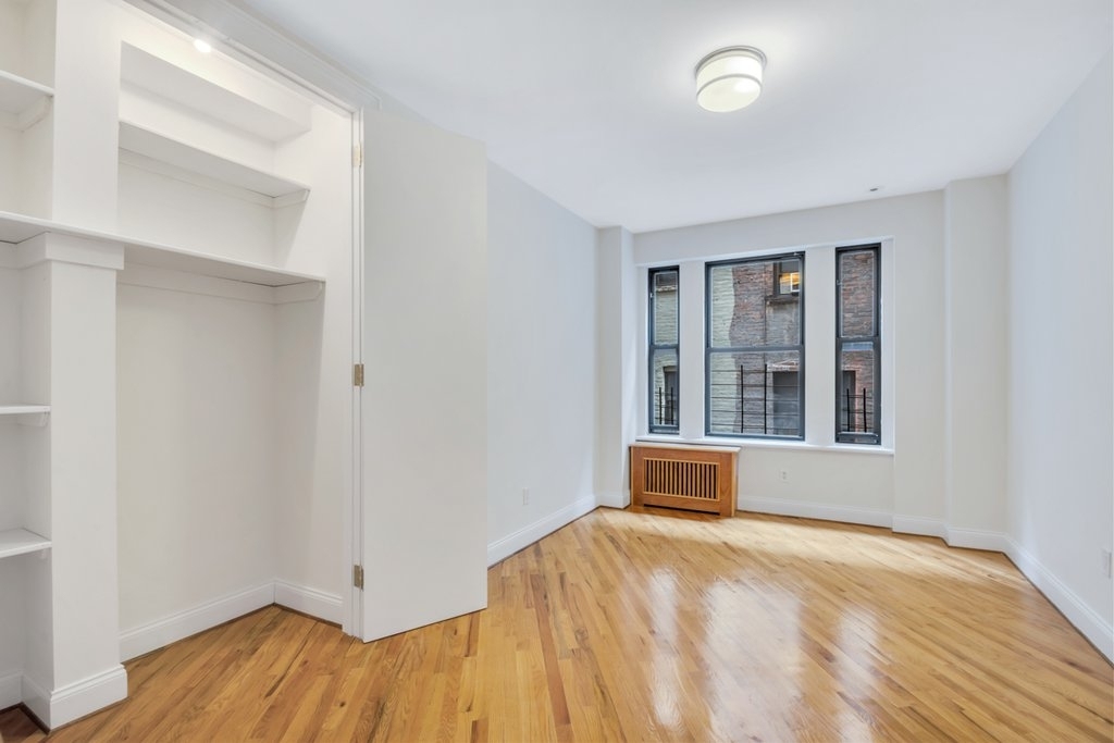 E 81st St - Photo 3