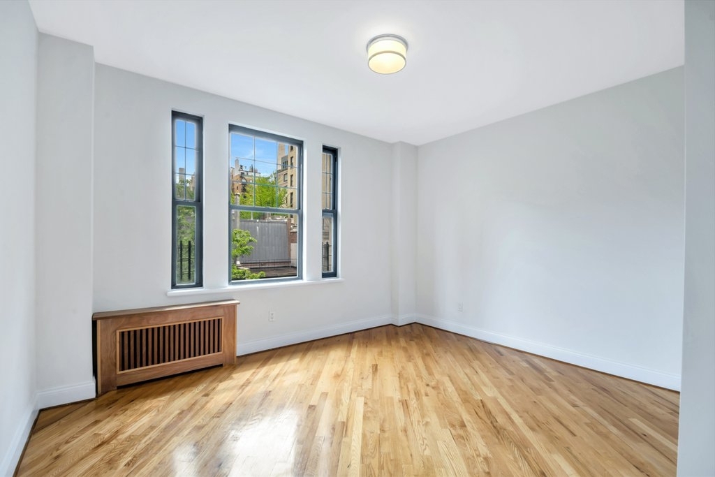 E 81st St - Photo 5
