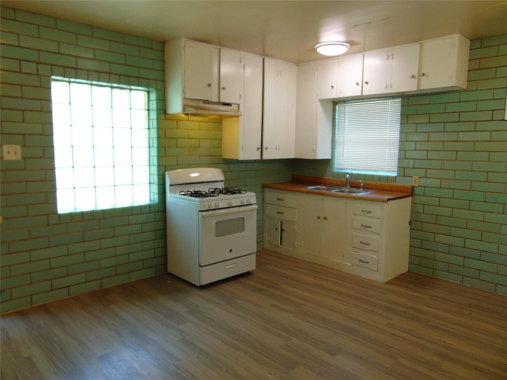 1701 E 38th St - Photo 7