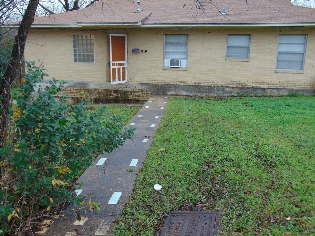 1701 E 38th St - Photo 1