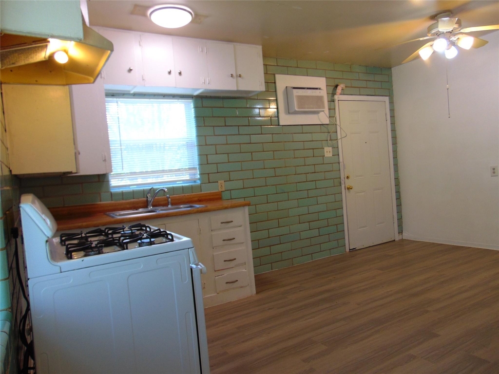 1701 E 38th St - Photo 8