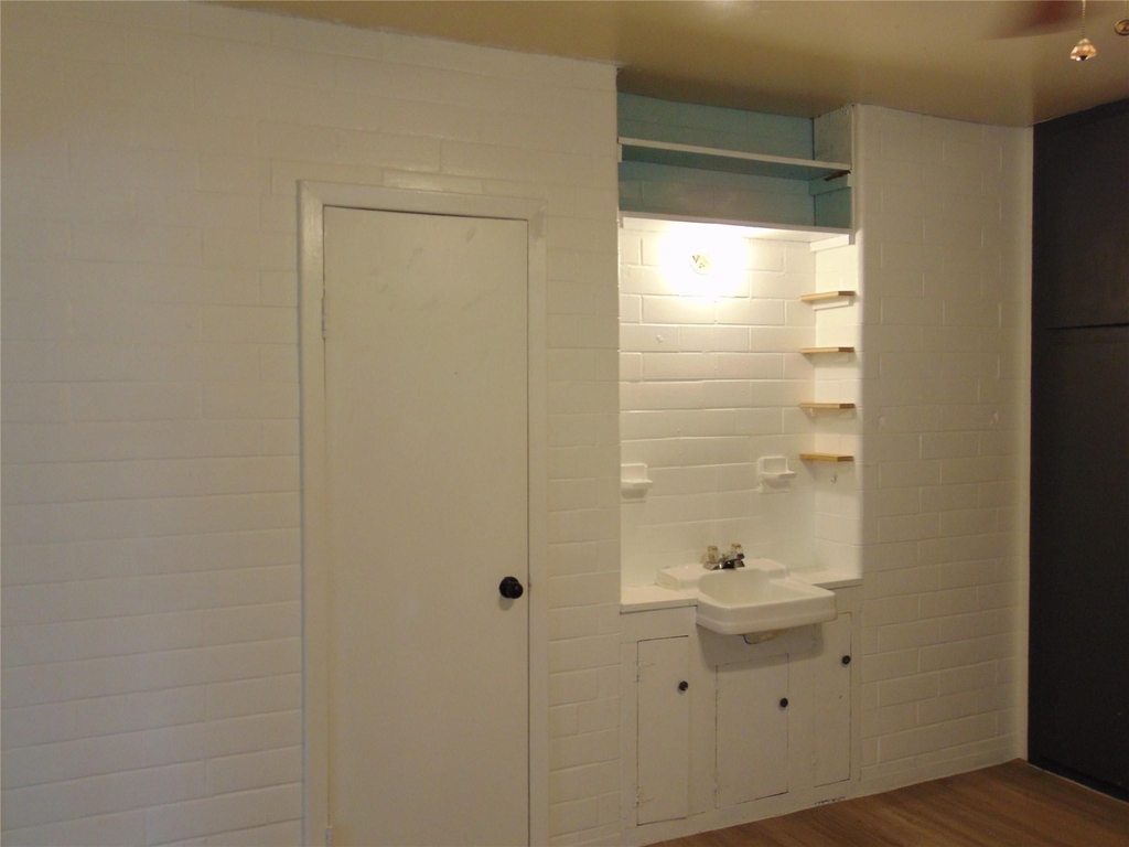 1701 E 38th St - Photo 2