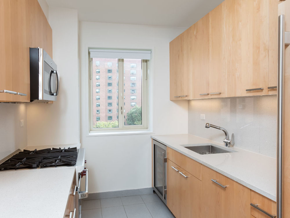 1st Avenue - Photo 1