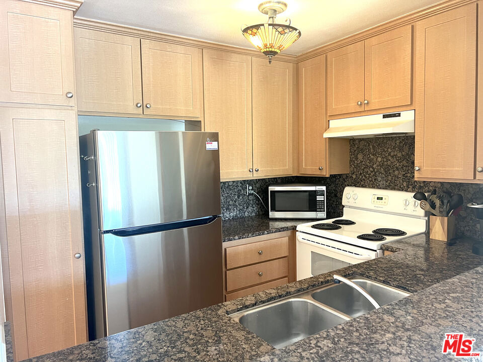 23901 Civic Center Way - Photo 9