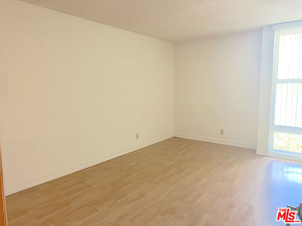 23901 Civic Center Way - Photo 14