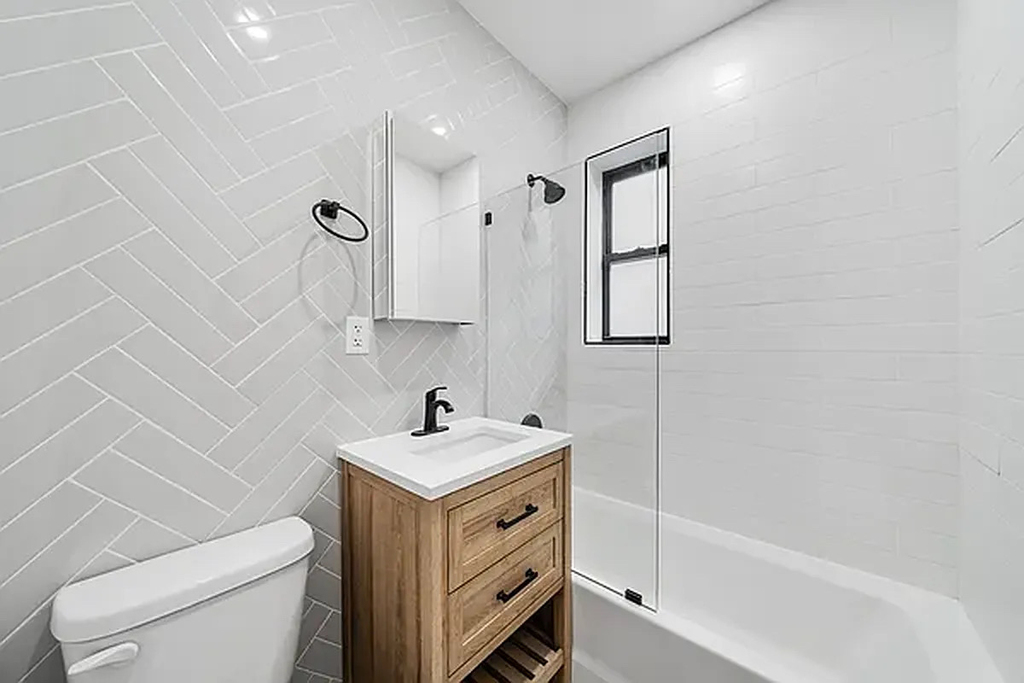 312 Manhattan Avenue - Photo 1