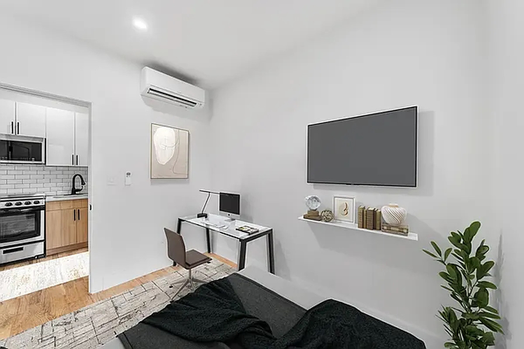 312 Manhattan Avenue - Photo 3