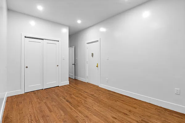 East 115th Street - Photo 3