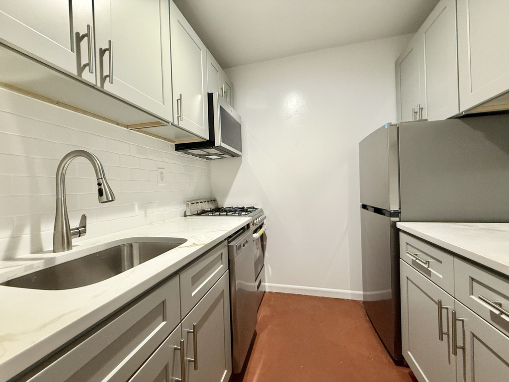  E 80th St - Photo 1