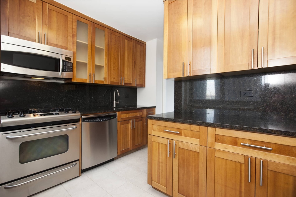401 E 34th St - Photo 24