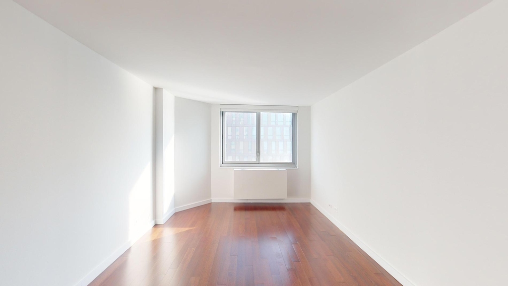 401 E 34th St - Photo 4