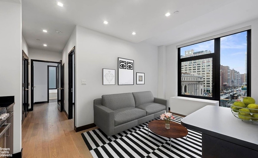 401 W 33rd Street - Photo 0