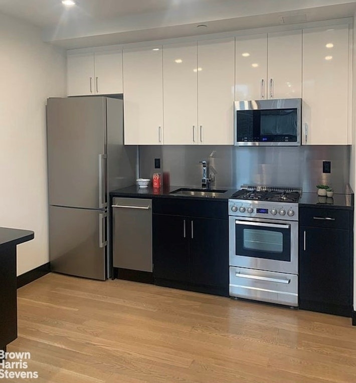 401 W 33rd Street - Photo 5