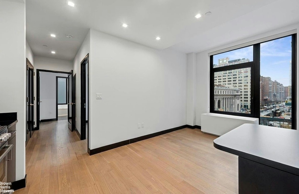 401 W 33rd Street - Photo 1