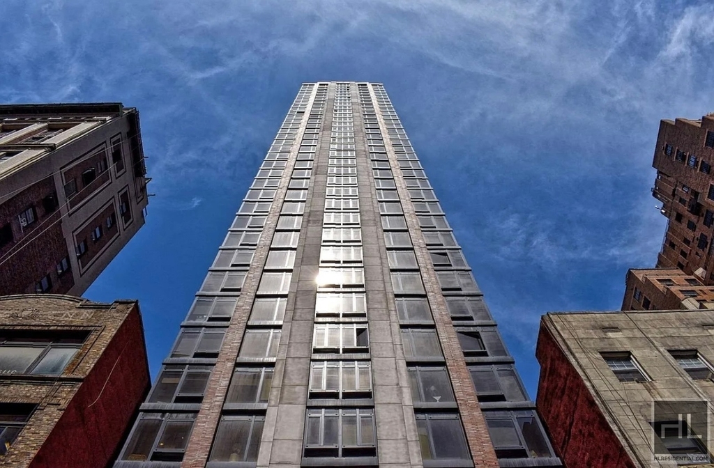 East 34th Street - Photo 14