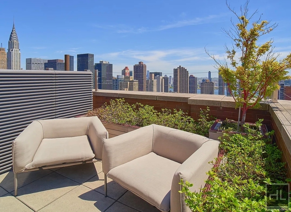 East 34th Street - Photo 10