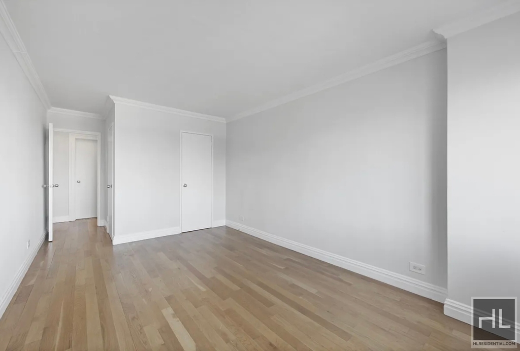 East 65th Street - Photo 2