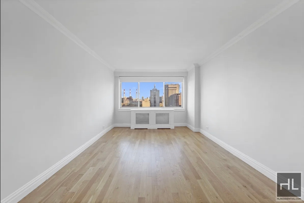 East 65th Street - Photo 6
