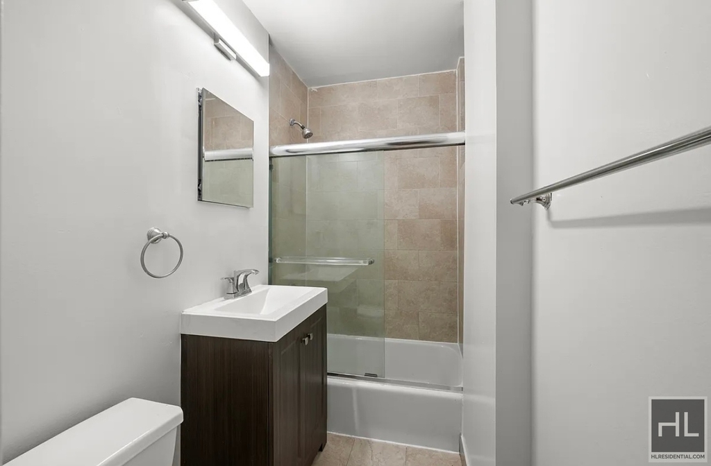 East 83rd Street - Photo 6