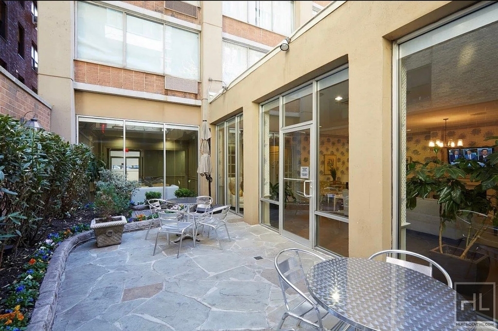 East 57th Street - Photo 7