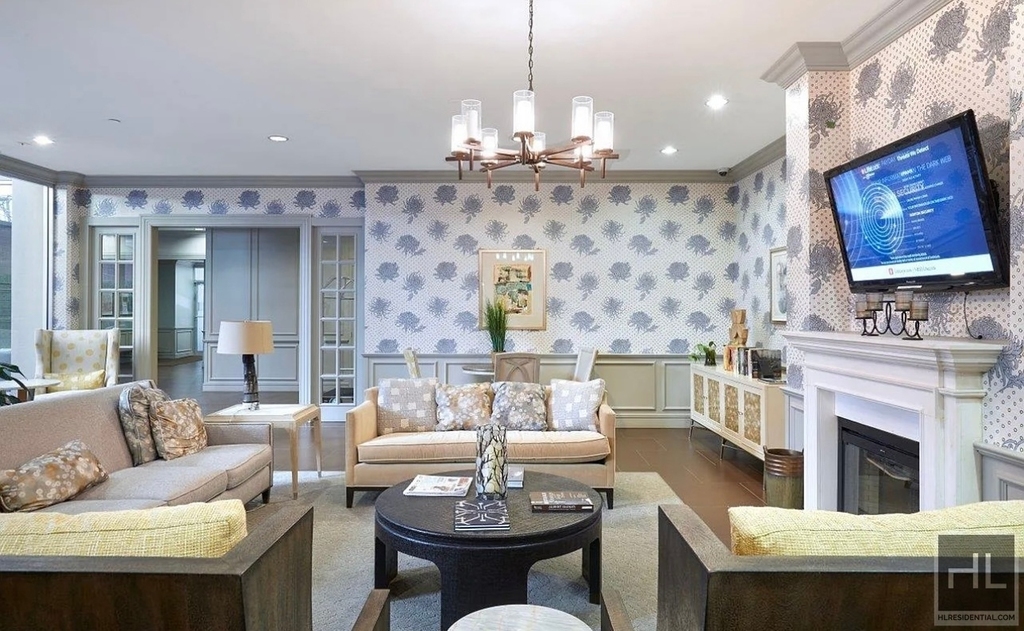 East 57th Street - Photo 6
