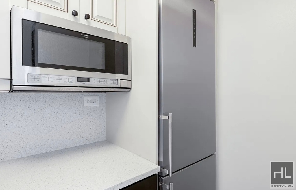 East 57th Street - Photo 3