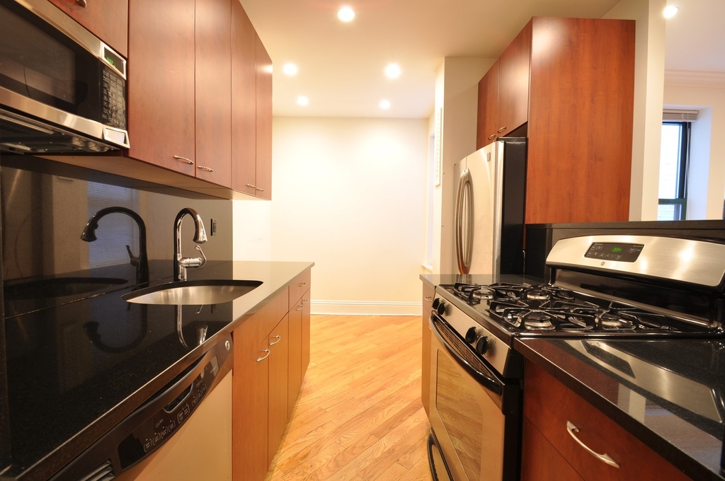 East 70th Street - Photo 3