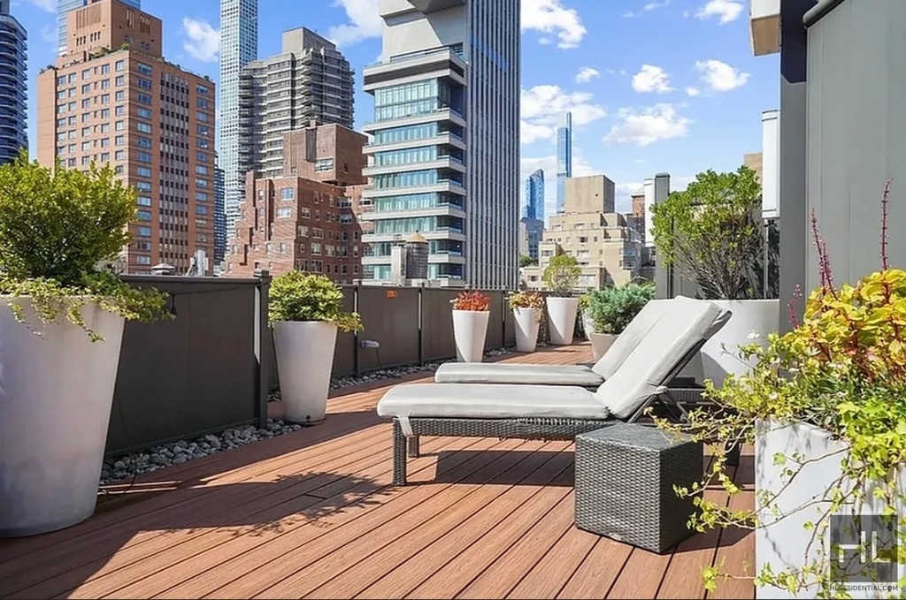 East 63rd Street - Photo 6