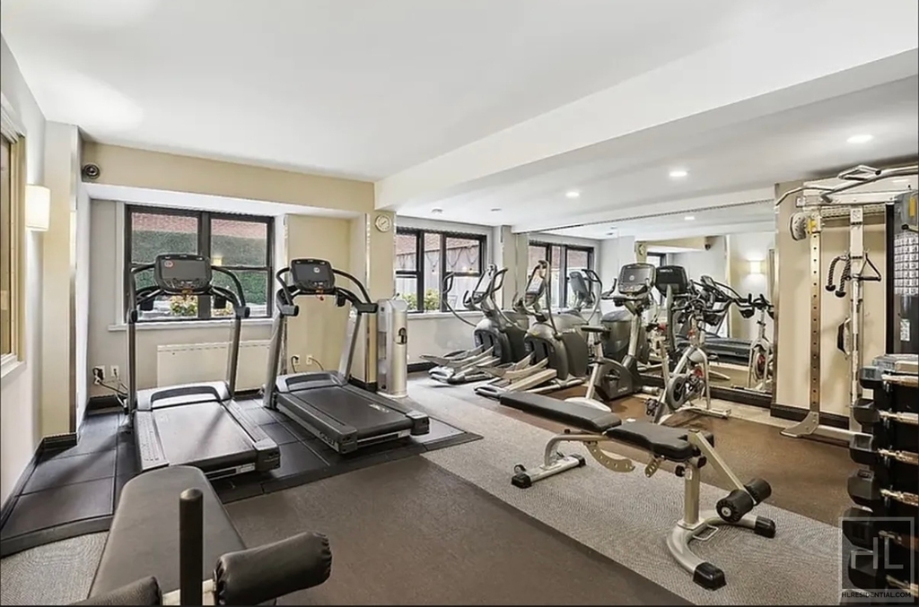 East 63rd Street - Photo 5