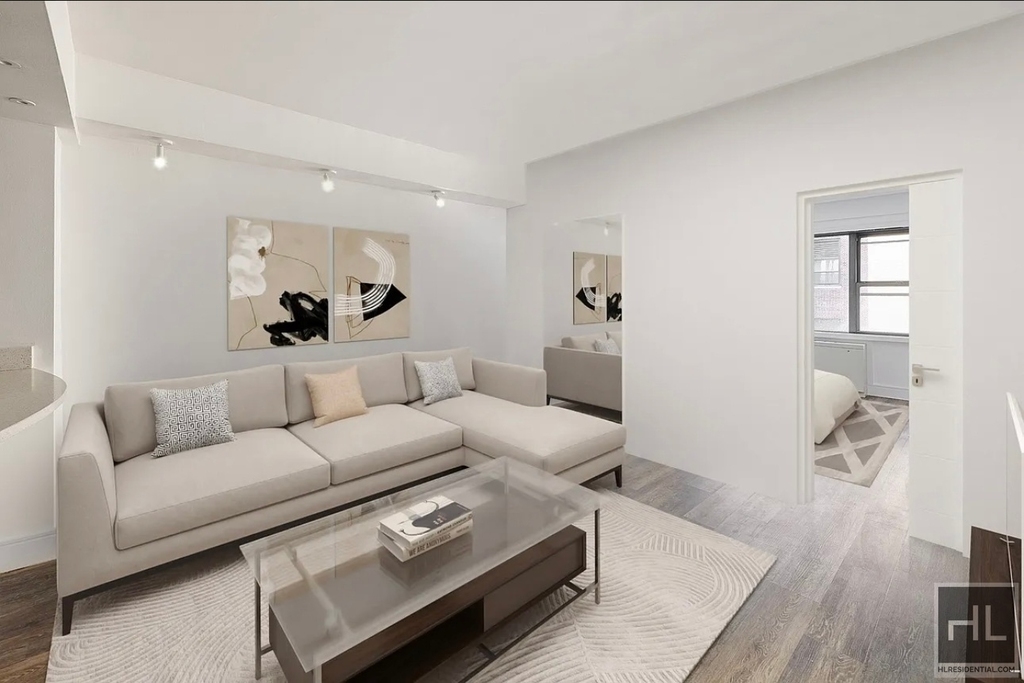East 63rd Street - Photo 0