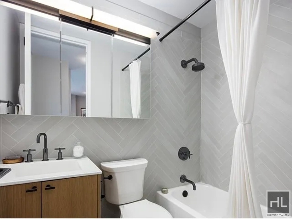 East 51 Street - Photo 5