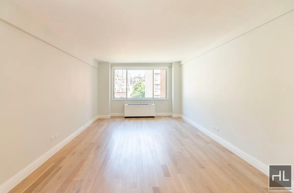 East 51 Street - Photo 1