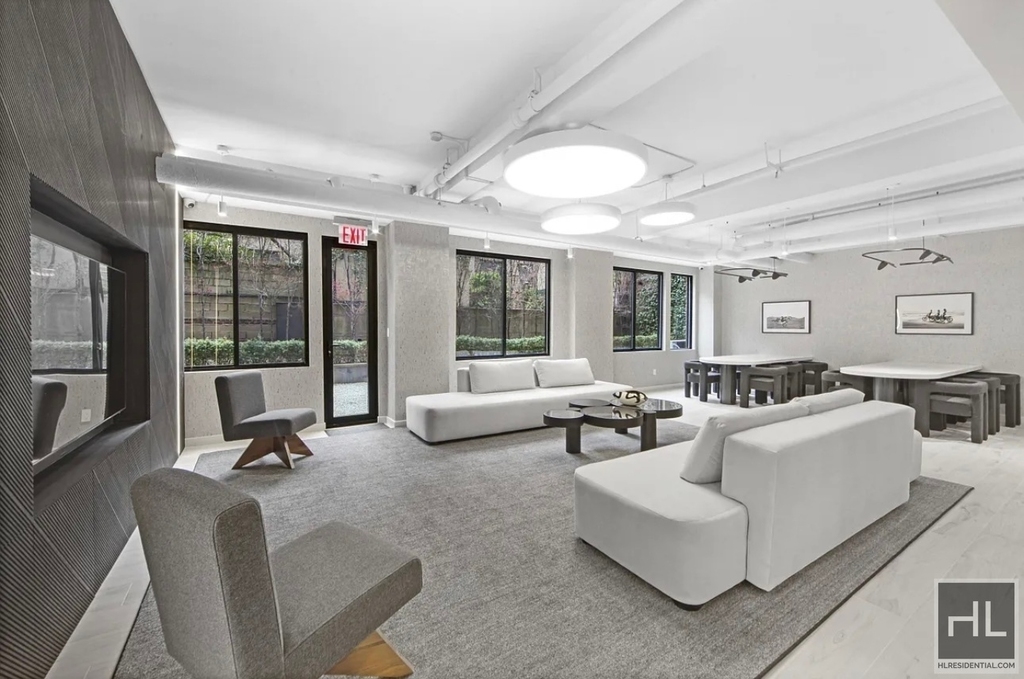 East 51 Street - Photo 7