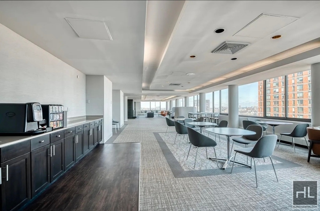 East 95th Street - Photo 9
