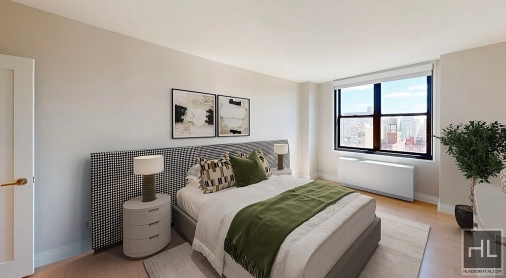 East 95th Street - Photo 4