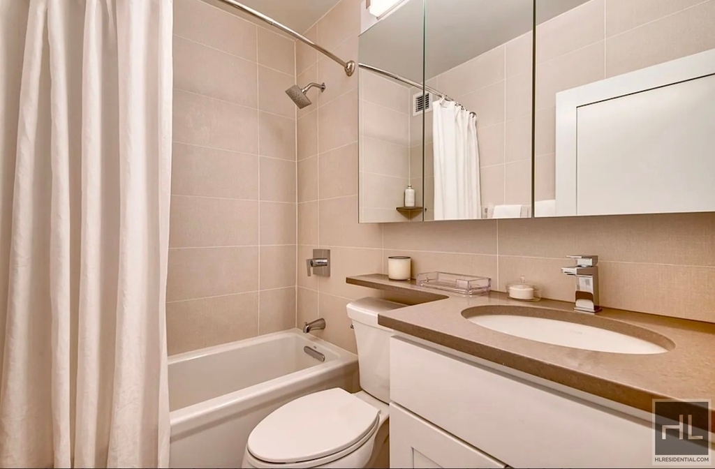 East 95th Street - Photo 5